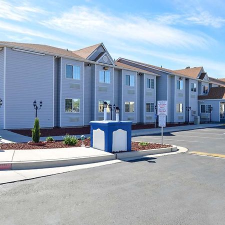 Quality Inn & Suites Near Nas Фаллон Екстер'єр фото