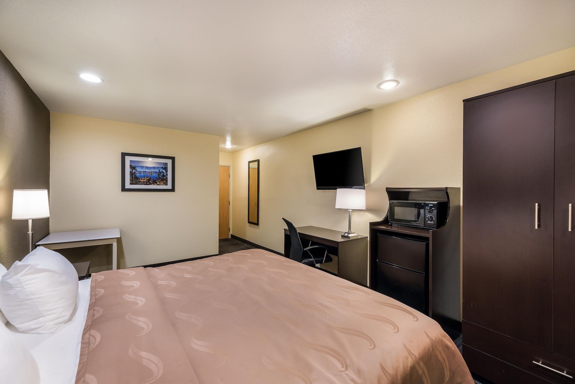 Quality Inn & Suites Near Nas Фаллон Екстер'єр фото